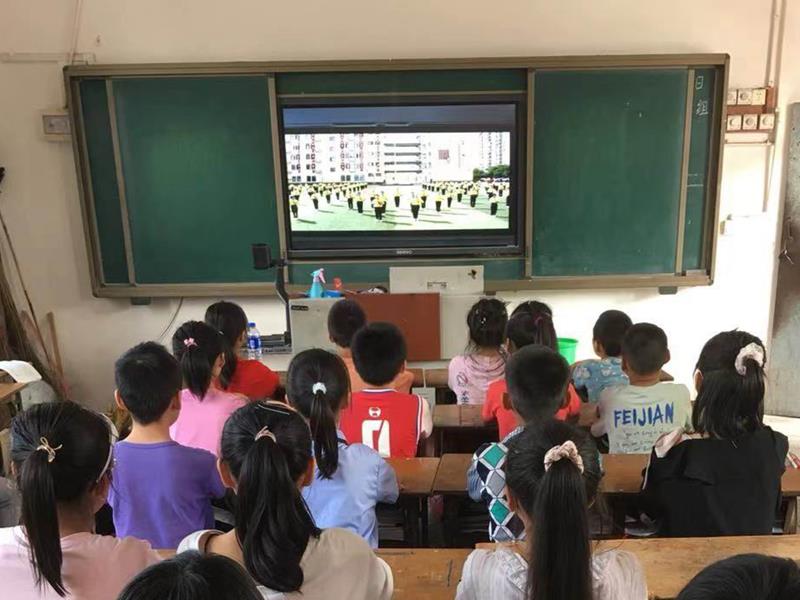 重庆资阳全市中小学校一起观看学习“中小学消防公开课”