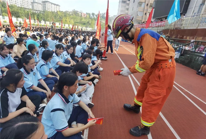 广安消防走进校园,千名师生共同提升消防安全意识和自救能力